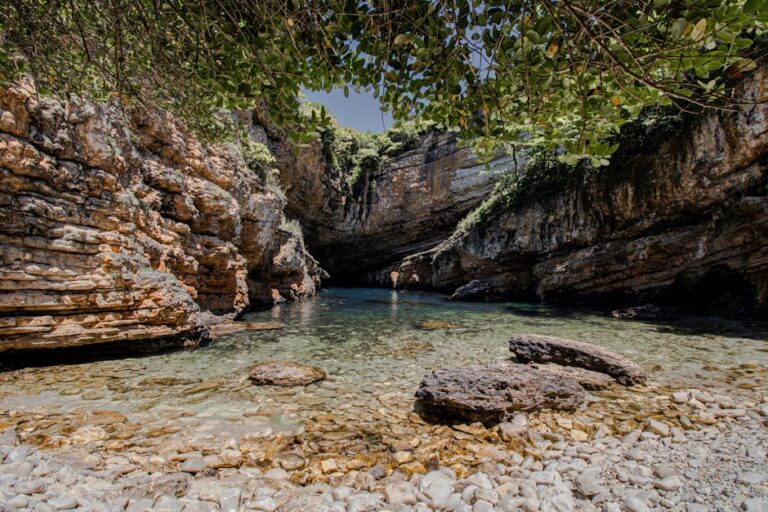Top 10 criques oubli es Albanie travel tourism landmark
